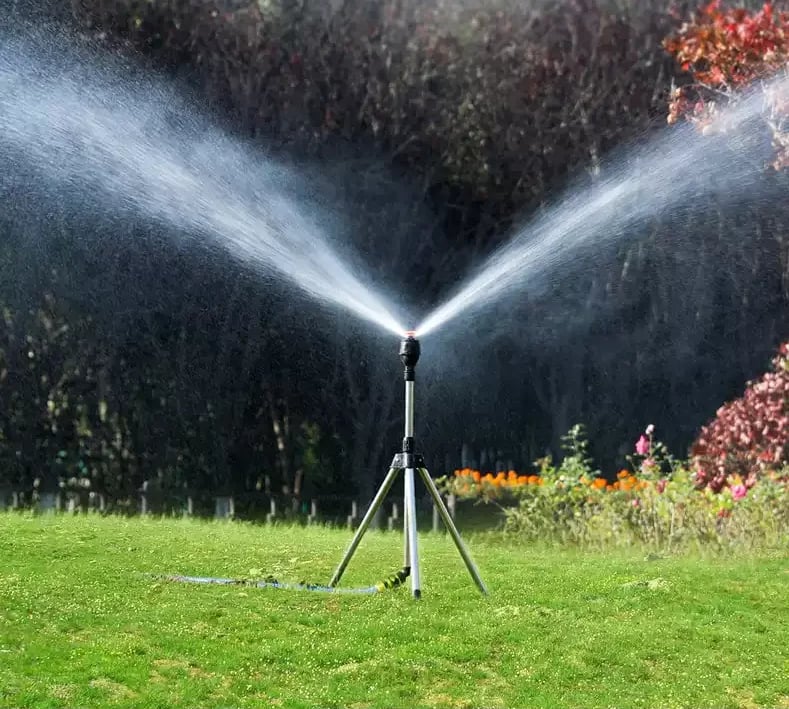 HydroSpin™ | Drehbarer Sprinkler mit Stativ