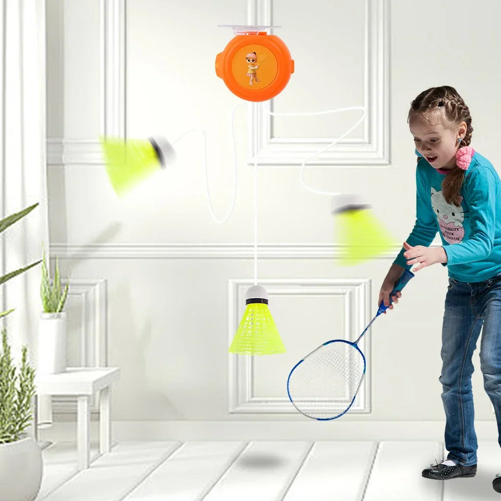 SoloBadminton™ | Perfektionieren Sie Ihre Schläge, verbessern Sie Ihre Reaktionszeit und trainieren Sie jederzeit und überall.
