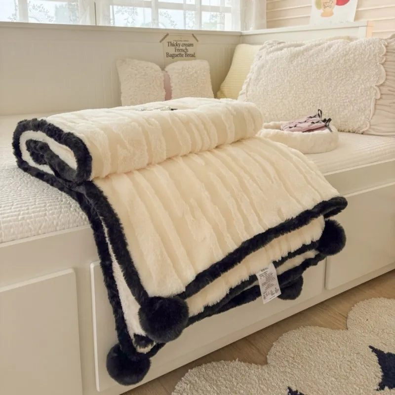 Lapinora™ | Jacquard Dicke & Weiche Winterdecke | Kaninchenfelloptik mit Bommel | Ideal für Sofa, Büro & Schlafzimmer