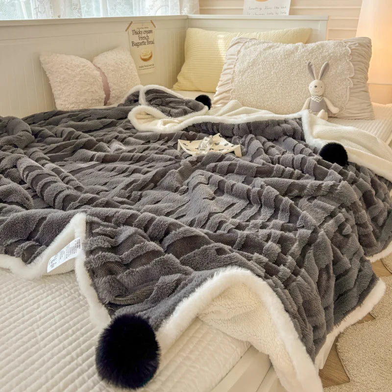 Lapinora™ | Jacquard Dicke & Weiche Winterdecke | Kaninchenfelloptik mit Bommel | Ideal für Sofa, Büro & Schlafzimmer