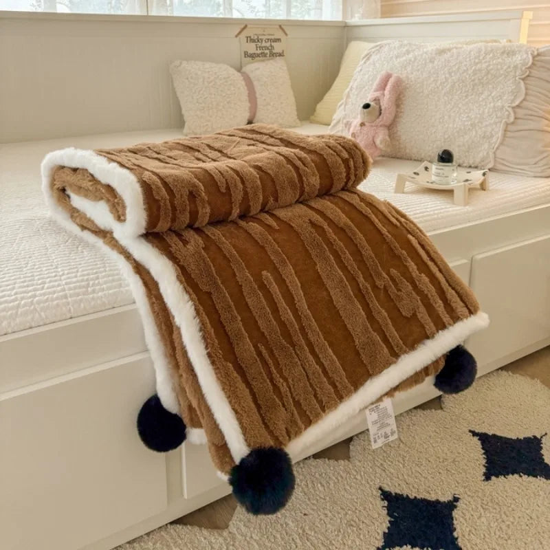 Lapinora™ | Jacquard Dicke & Weiche Winterdecke | Kaninchenfelloptik mit Bommel | Ideal für Sofa, Büro & Schlafzimmer