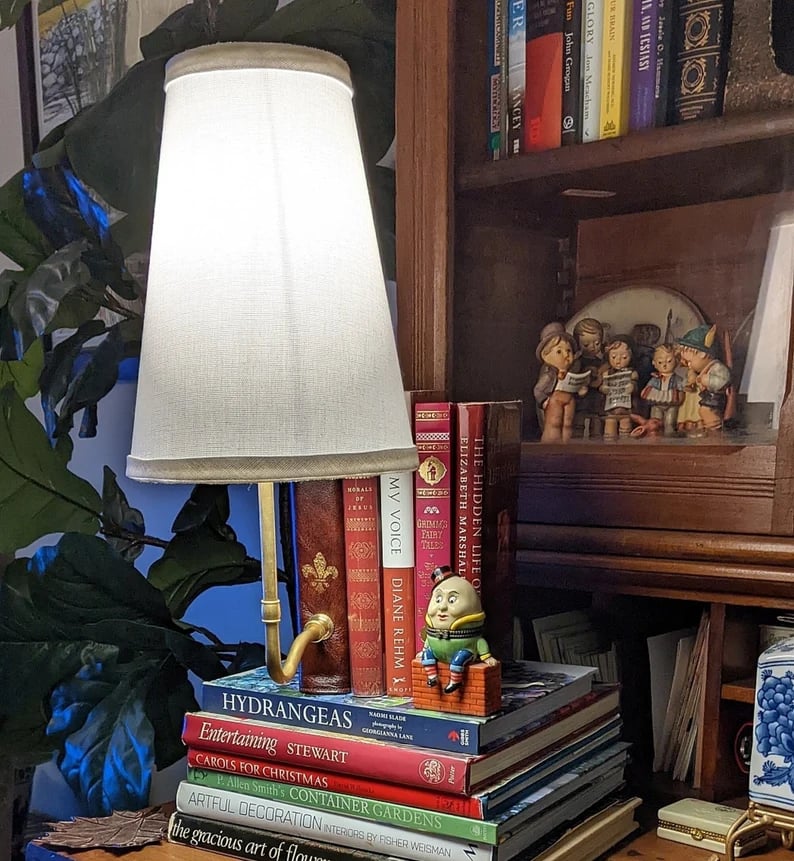 LitLamp | Klassische Literaturlampe – Elegante, batteriebetriebene Beleuchtung für Bücherliebhaber