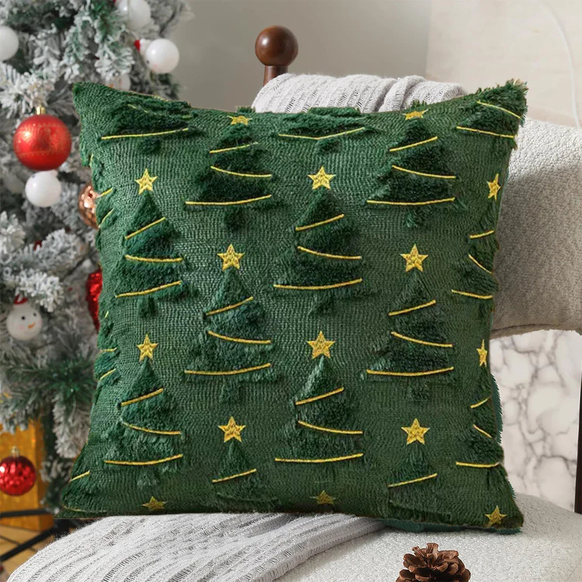 NordicPine™ | Weihnachts-Kissenbezug | Smaragdgrün mit Goldsternen | 45×45 cm