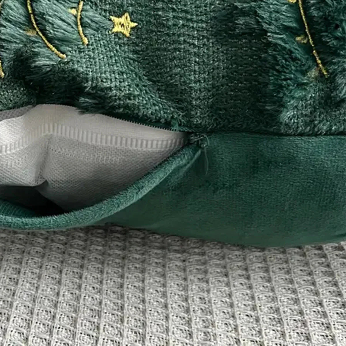 NordicPine™ | Weihnachts-Kissenbezug | Smaragdgrün mit Goldsternen | 45×45 cm