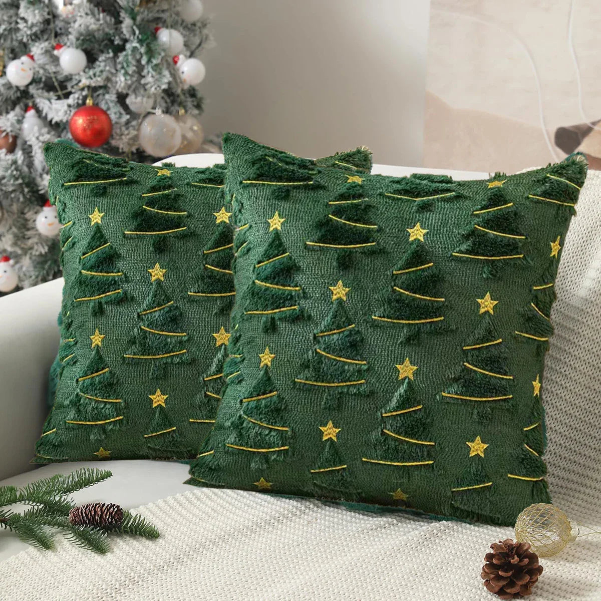 NordicPine™ | Weihnachts-Kissenbezug | Smaragdgrün mit Goldsternen | 45×45 cm